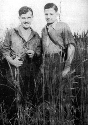 August 1947. From left to right: Major ‘Zapora’ and Cpt. Zdzisław Broński [codename ‘Uskok’].