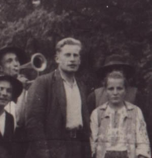 Jozef Kuras "Ogien" among his unit supporters.