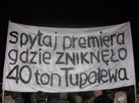 The Polish citizens are holding a banner: “Ask your Prime-Minister where the 40 tons of the Tupolev went?”