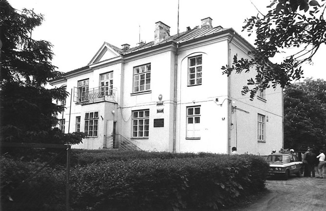 Polish secret police County Office for Public Security (abr. PUBP - Powiatowy Urząd Bezpieczeństwa Publicznego) headquarters in Włodawa. This photo was taken in 1980', when it served as the headquarters of the dreaded successor of the UB, the Służba Bezpieczeństwa (abr. SB), and People's Militia (abr. MO - Milicja Obywatelska). 